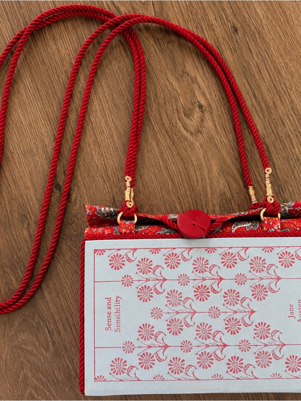 BeeZ by Scranton Jane Austen Sense & Sensibility Book Purse Crossbody - Picture 8 of 11